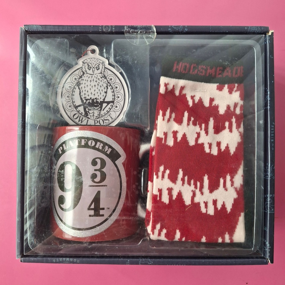 Harry Potter Gift Box Set Red Platform 9 3/4 Mug Socks Owl Door Hanger